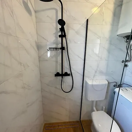 Apartament Elentoni *